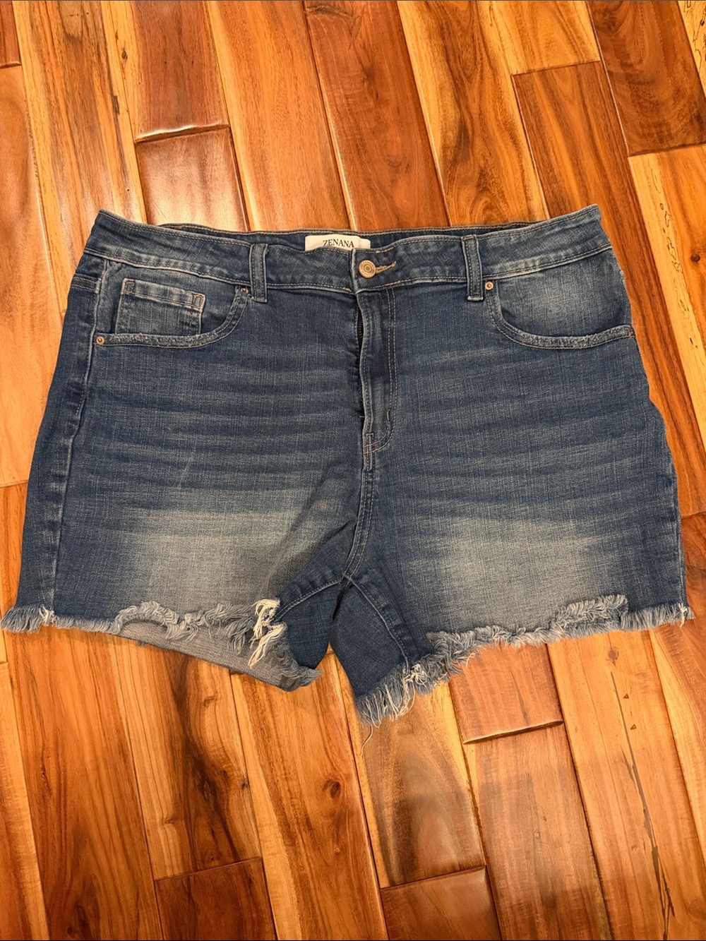 Zenana Outfitters Faded Blue Frayed-Hem Denim Shorts